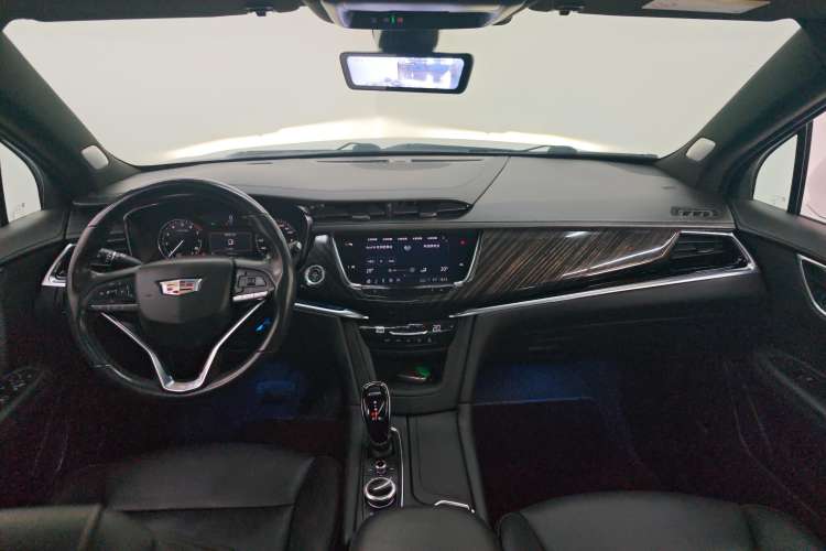 Used Cadillac XT6 2022 2.0T 7-Seater Two-Wheel Drive Luxury Version Center Console