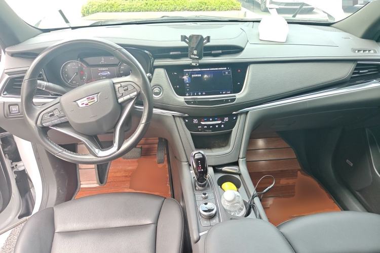 Used Cadillac XT6 2022 2.0T Six-Seater Four-Wheel-Drive Luxury Version Center Console