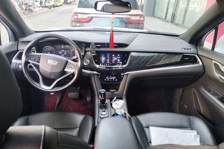 Used Cadillac XT6 2022 2.0T Six-Seater Two-Wheel-Drive Luxury Version Center Console