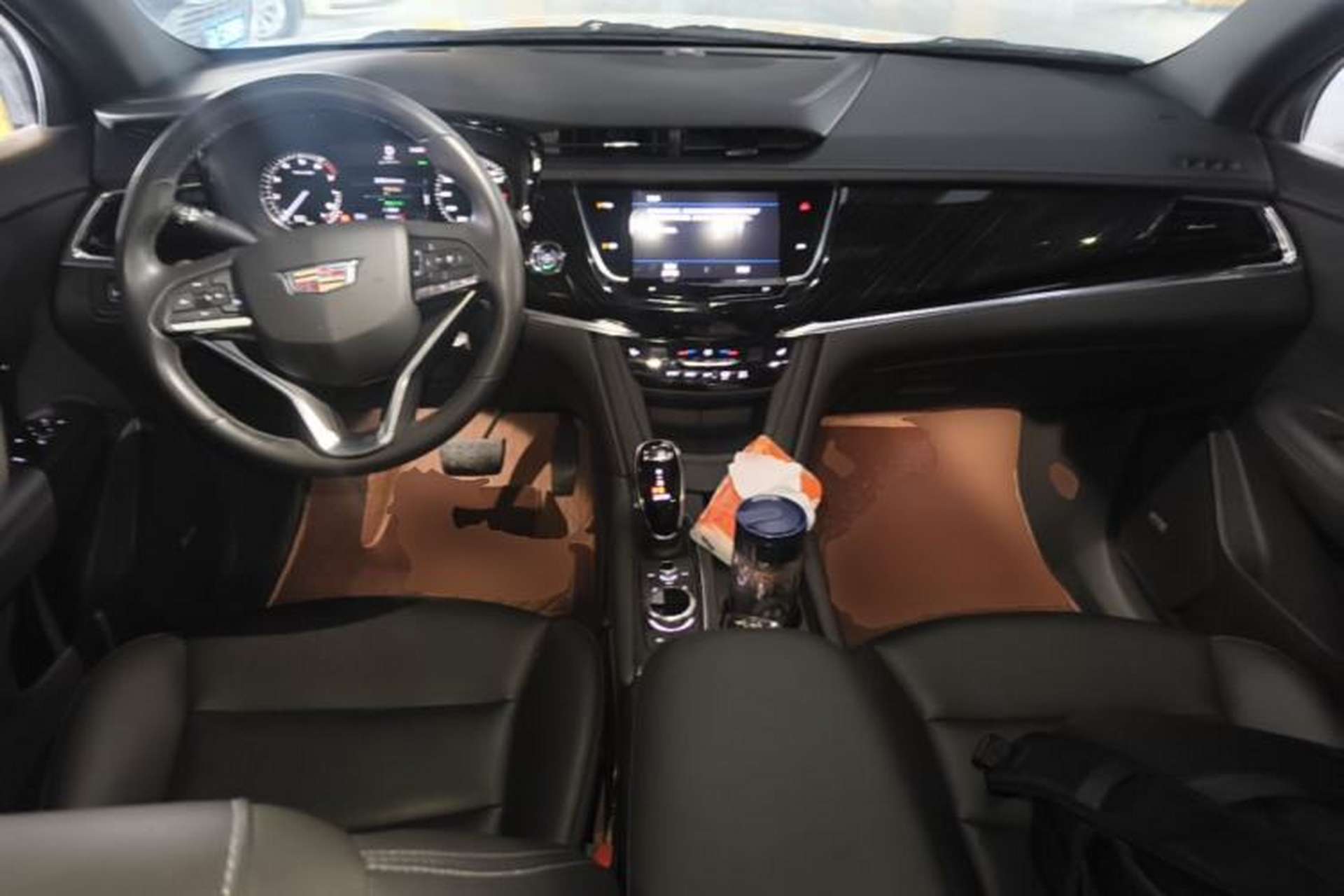 Used Cadillac XT6 2022 2.0T 7-Seater Two-Wheel Drive Luxury Version Center Console