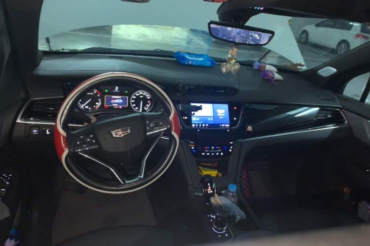 Used Cadillac XT6 2022 2.0T Six-Seater Four-Wheel Drive Luxury Version Center Console