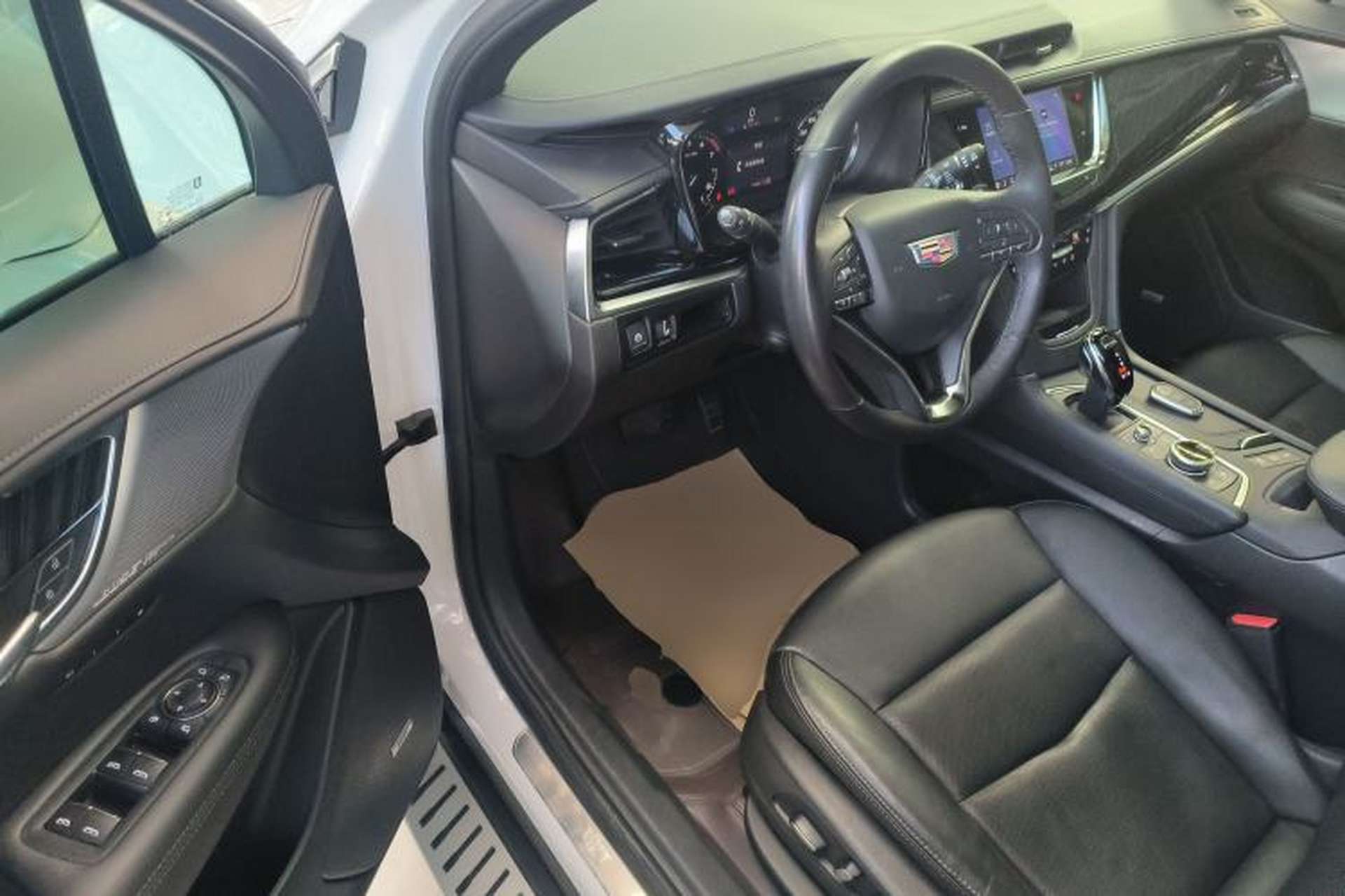 Used Cadillac XT6 2022 2.0T Six-Seater Four-Wheel Drive Luxury Version Driver Seat