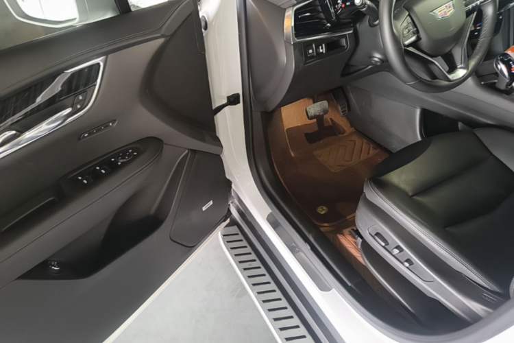 Used Cadillac XT6 2022 2.0T 7-Seater Two-Wheel Drive Luxury Version Driver Seat