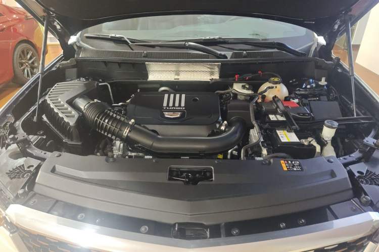 Used Cadillac XT6 2022 2.0T Six-Seater Four-Wheel-Drive Luxury Version Engine Bay