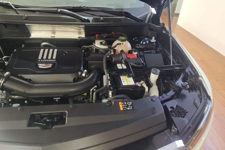 Used Cadillac XT6 2022 2.0T Six-Seater Four-Wheel-Drive Luxury Version Engine Bay Left