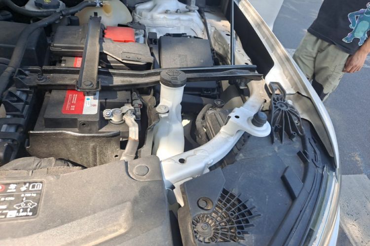 Used Cadillac XT6 2022 2.0T Six-Seater Four-Wheel Drive Luxury Version Engine Bay Left