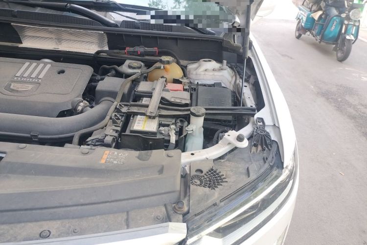 Used Cadillac XT6 2022 2.0T Six-Seater Two-Wheel-Drive Luxury Version Engine Bay Left