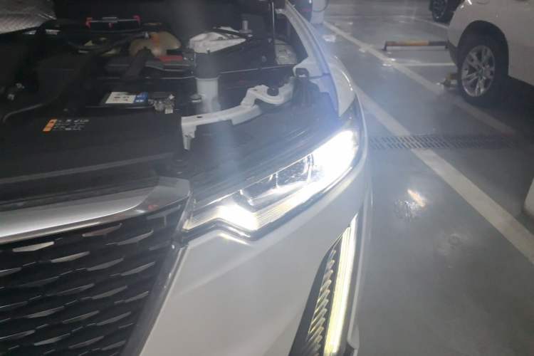 Used Cadillac XT6 2022 2.0T Six-Seater Four-Wheel Drive Luxury Version Engine Bay Left