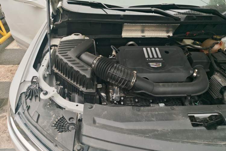 Used Cadillac XT6 2022 2.0T 7-Seater Two-Wheel Drive Luxury Version Engine Bay Right