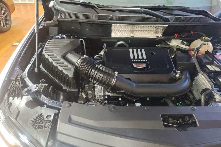 Used Cadillac XT6 2022 2.0T Six-Seater Four-Wheel-Drive Luxury Version Engine Bay Right