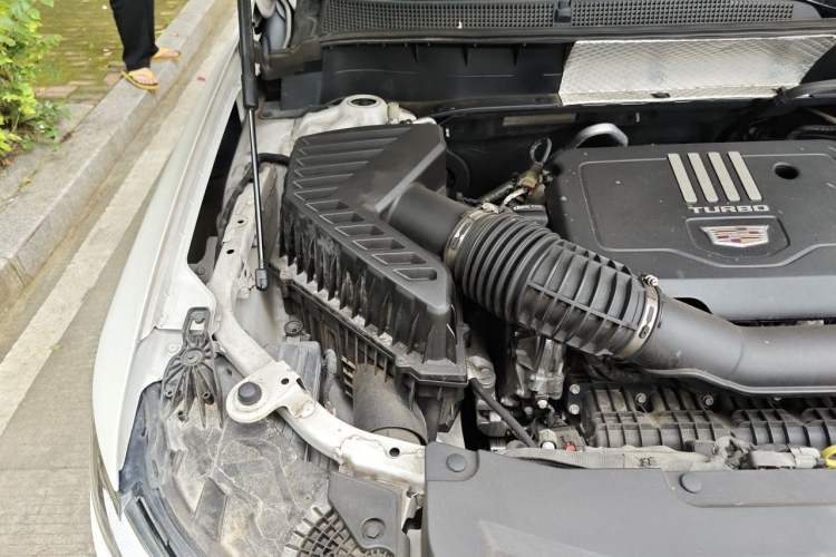 Used Cadillac XT6 2022 2.0T Six-Seater Four-Wheel Drive Luxury Version Engine Bay Right