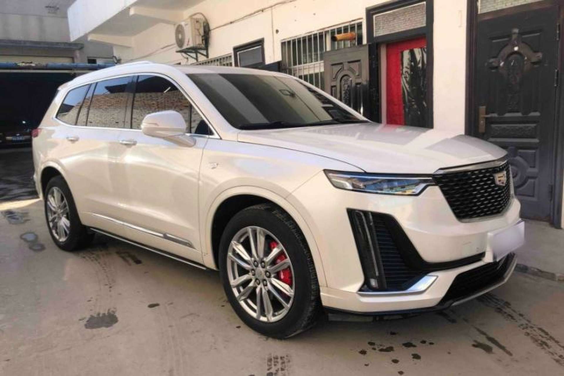 Used Cadillac XT6 2022 2.0T Six-Seater Four-Wheel Drive Luxury Version Exterior 4