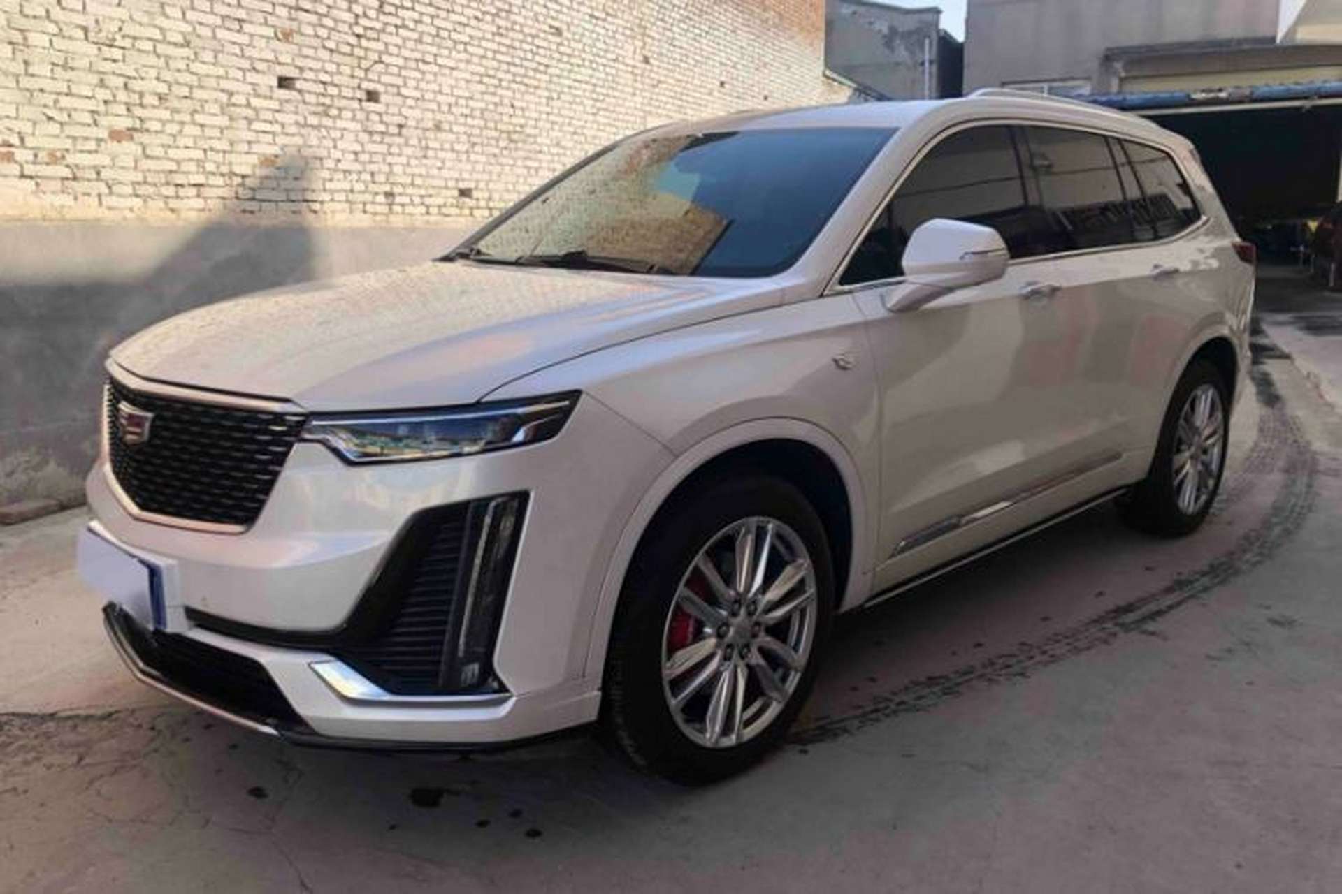 Used Cadillac XT6 2022 2.0T Six-Seater Four-Wheel Drive Luxury Version Front Left 45 Deg