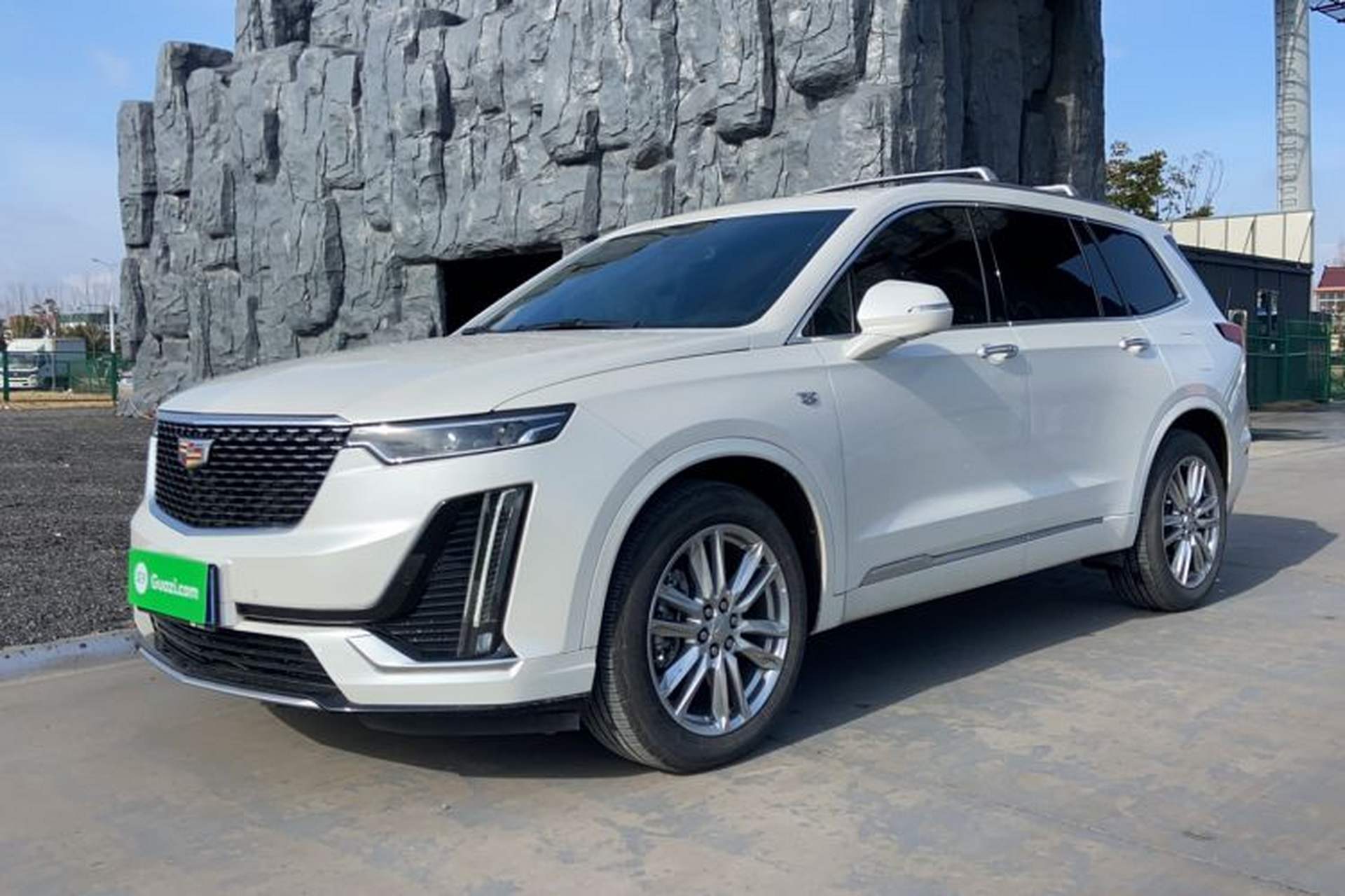 Used Cadillac XT6 2022 2.0T 7-Seater Two-Wheel Drive Luxury Version Front Left 45 Deg