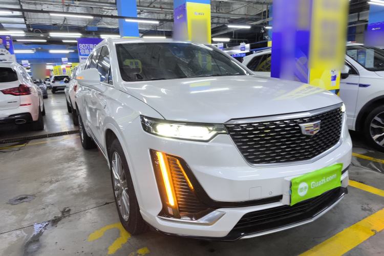 Used Cadillac XT6 2022 2.0T Six-Seater Two-Wheel-Drive Luxury Version Front Right 45 Deg