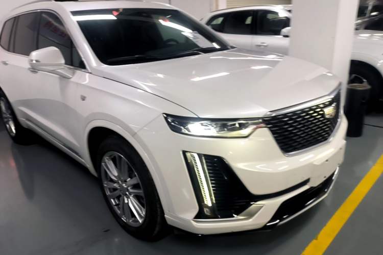 Used Cadillac XT6 2022 2.0T 7-Seater Two-Wheel Drive Luxury Version Front Right 45 Deg