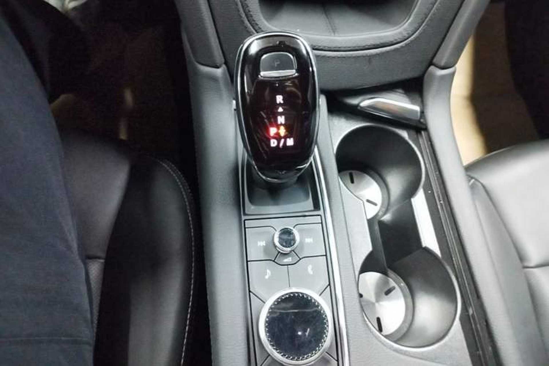 Used Cadillac XT6 2022 2.0T Six-Seater Four-Wheel Drive Luxury 120th Anniversary Limited Edition Gear Lever