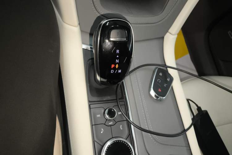 Used Cadillac XT6 2022 2.0T Six-Seater Four-Wheel Drive Luxury Version Gear Lever