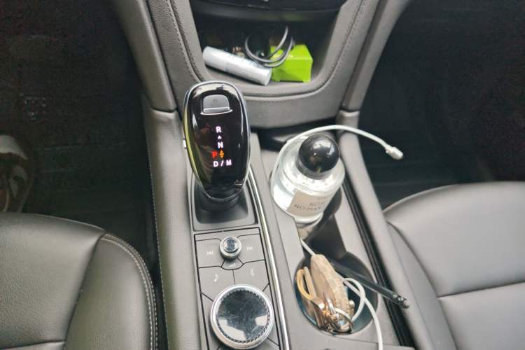 Used Cadillac XT6 2022 2.0T 7-Seater Two-Wheel Drive Luxury Version Gear Lever