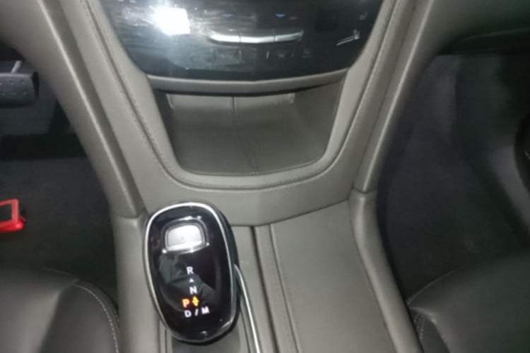 Used Cadillac XT6 2022 2.0T Six-Seater Four-Wheel Drive Luxury Version Gear Lever