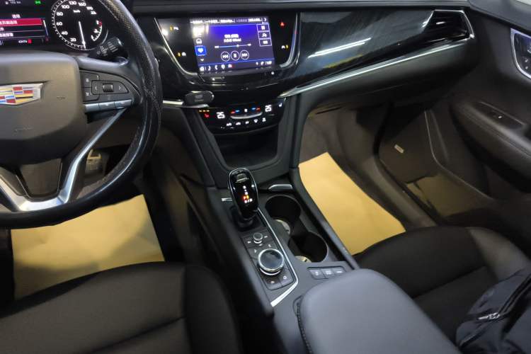 Used Cadillac XT6 2022 2.0T Six-Seater Two-Wheel-Drive Luxury Version Gear Lever