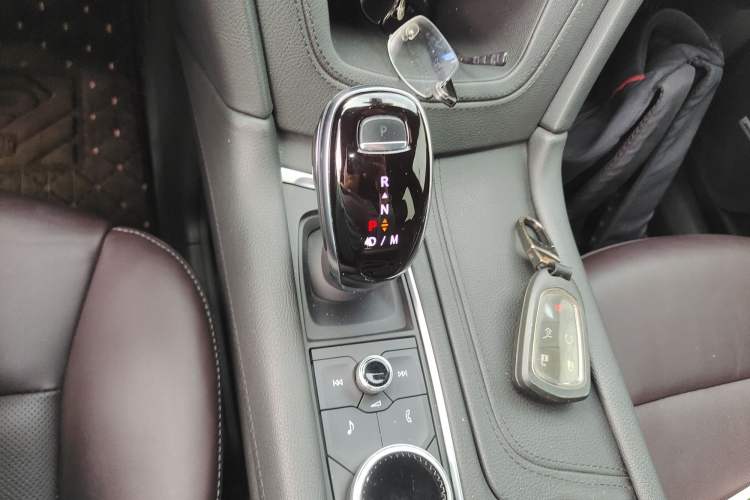 Used Cadillac XT6 2022 2.0T Six-Seater Four-Wheel Drive Luxury Version Gear Lever