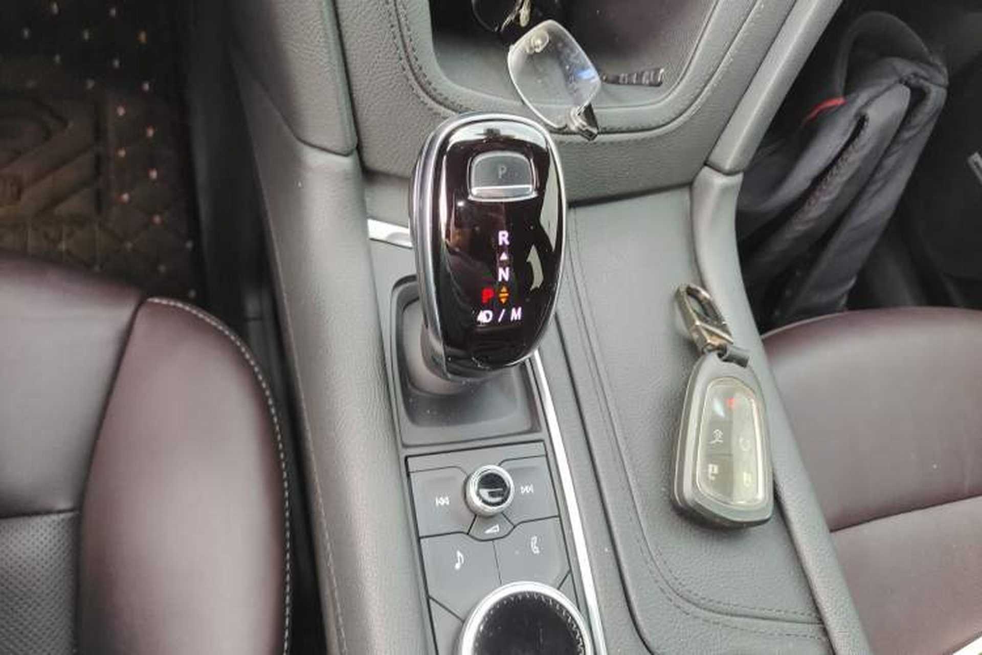 Used Cadillac XT6 2022 2.0T Six-Seater Four-Wheel Drive Luxury Version Gear Lever