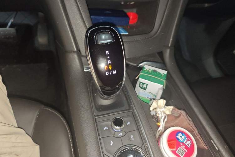 Used Cadillac XT6 2022 2.0T Six-Seater Four-Wheel Drive Luxury Version Gear Lever