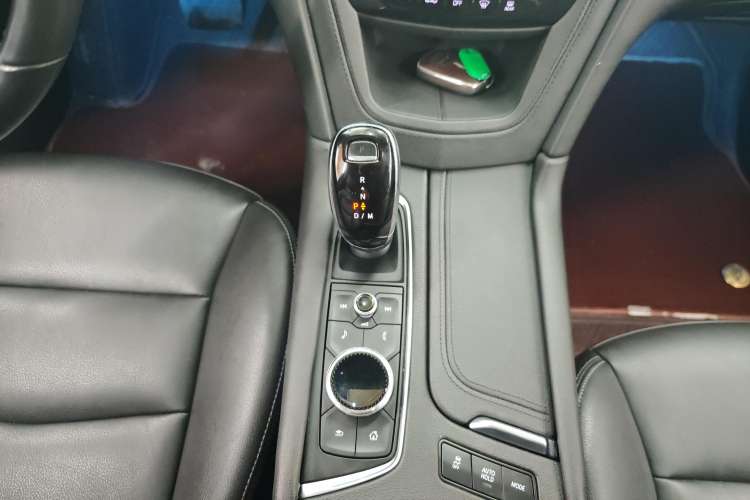 Used Cadillac XT6 2022 2.0T 7-Seater Two-Wheel Drive Luxury Version Gear Lever