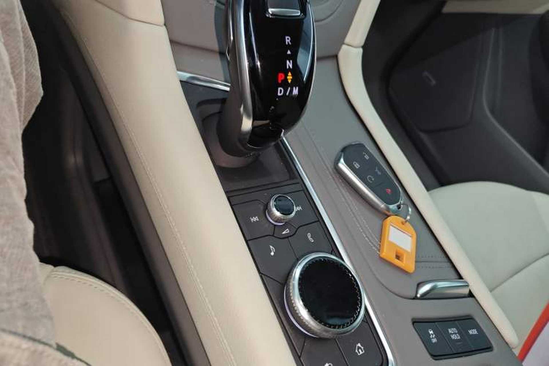 Used Cadillac XT6 2022 2.0T Six-Seater Four-Wheel Drive Luxury Version Gear Lever