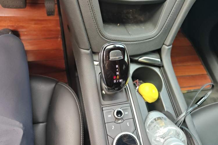 Used Cadillac XT6 2022 2.0T Six-Seater Four-Wheel-Drive Luxury Version Gear Lever
