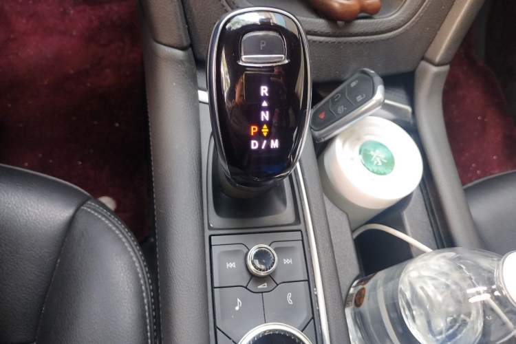 Used Cadillac XT6 2022 2.0T Six-Seater Two-Wheel-Drive Luxury Version Gear Lever