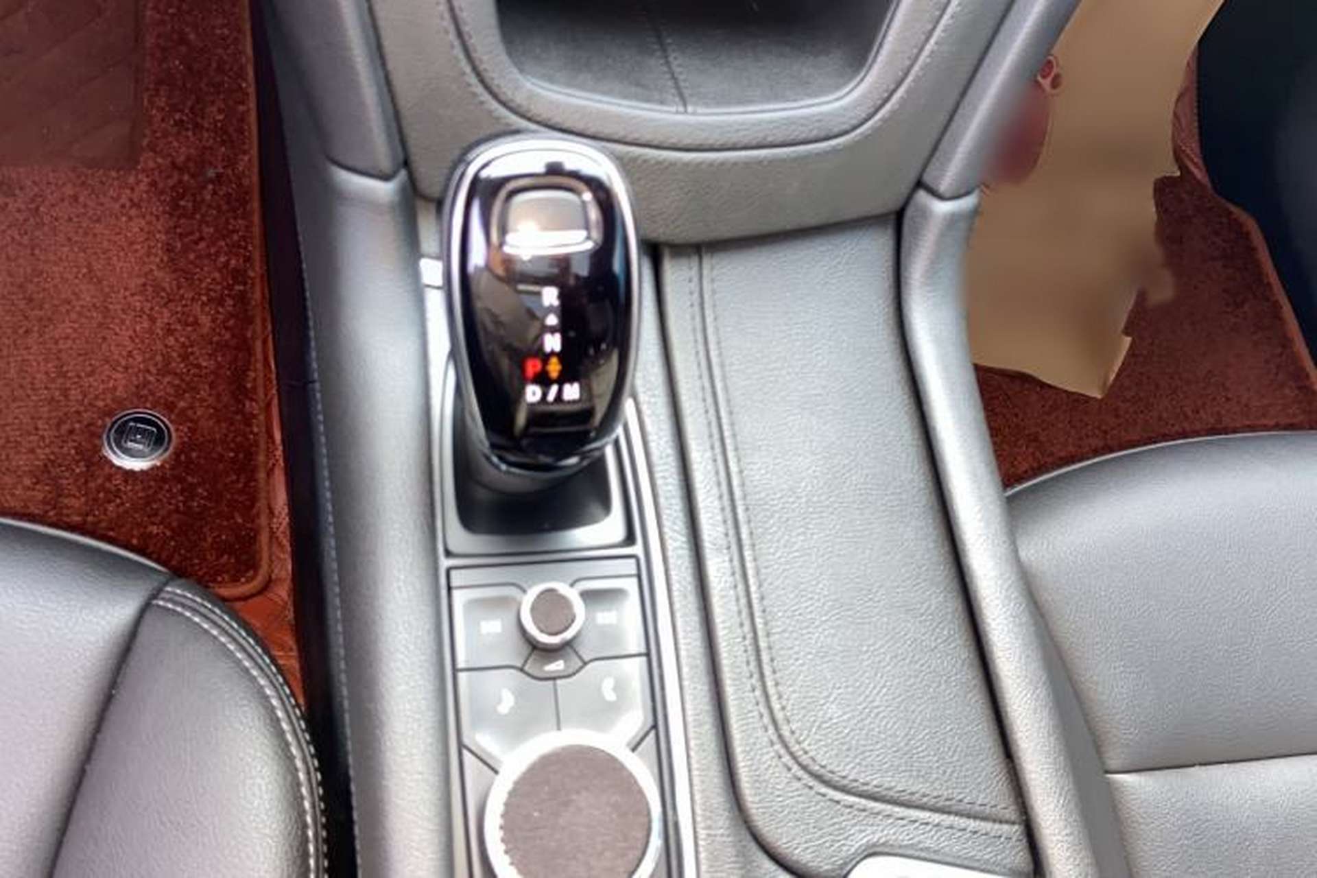 Used Cadillac XT6 2022 2.0T 7-Seater Two-Wheel Drive Luxury Version Gear Lever