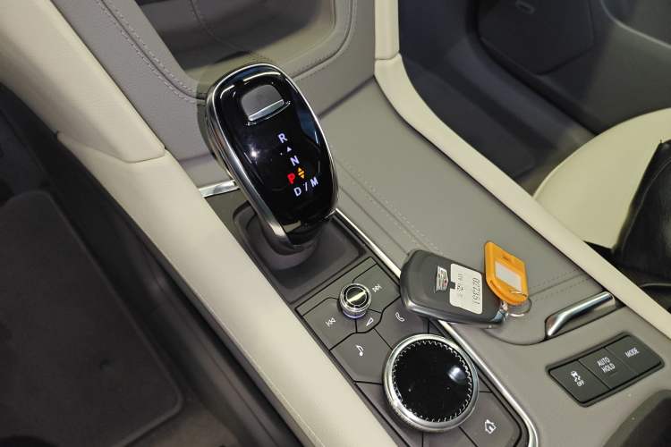 Used Cadillac XT6 2022 2.0T Six-Seater Four-Wheel Drive Luxury Version Gear Lever