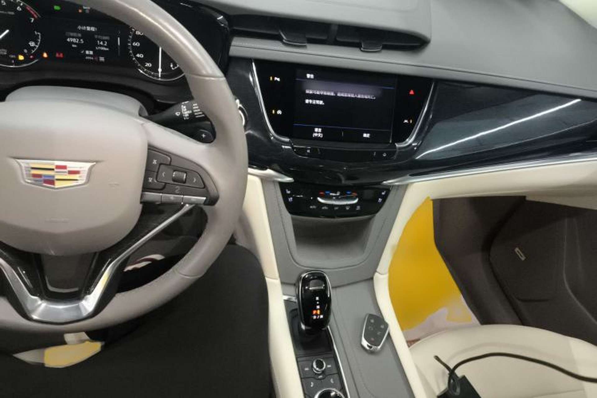 Used Cadillac XT6 2022 2.0T Six-Seater Four-Wheel Drive Luxury Version Interior 2