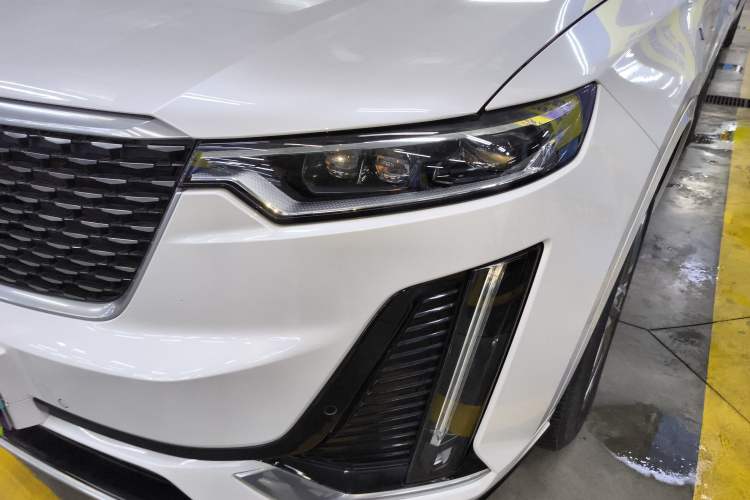 Used Cadillac XT6 2022 2.0T Six-Seater Two-Wheel-Drive Luxury Version Left Front Headlight