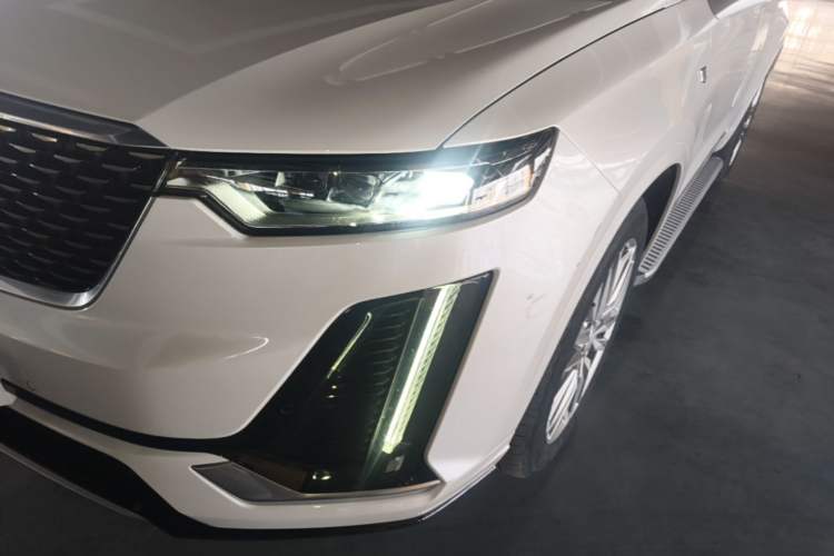 Used Cadillac XT6 2022 2.0T 7-Seater Two-Wheel Drive Luxury Version Left Front Headlight