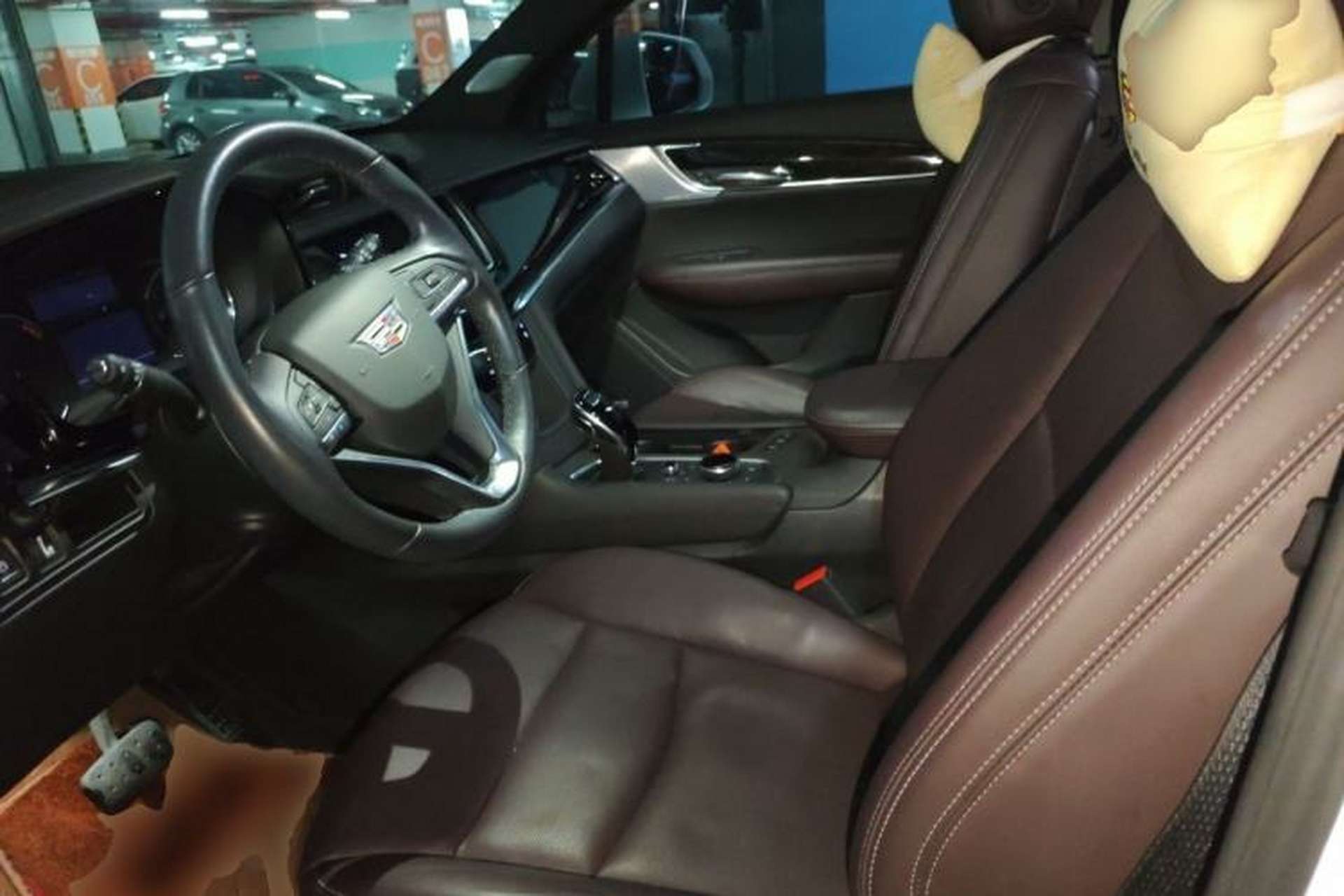 Used Cadillac XT6 2022 2.0T Six-Seater Four-Wheel Drive Luxury Version Left Front Seat