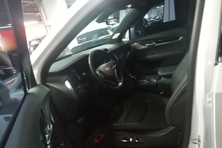 Used Cadillac XT6 2022 2.0T Six-Seater Four-Wheel Drive Luxury Version Left Front Seat