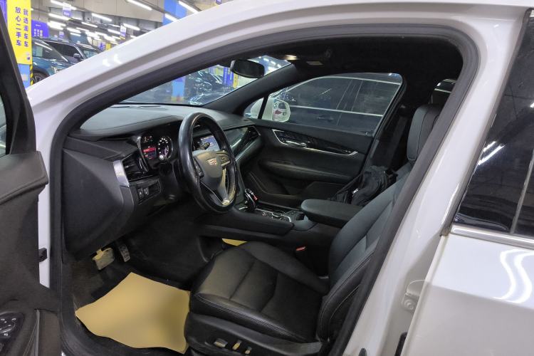 Used Cadillac XT6 2022 2.0T Six-Seater Two-Wheel-Drive Luxury Version Left Front Seat