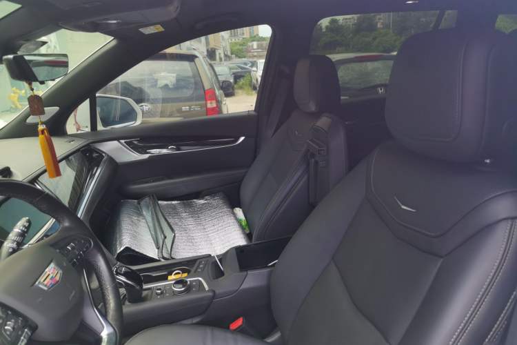 Used Cadillac XT6 2022 2.0T Six-Seater Four-Wheel Drive Luxury Version Left Front Seat