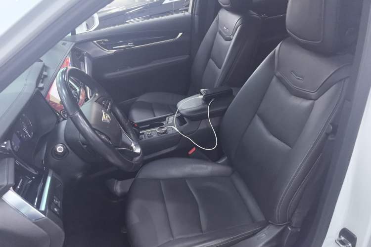 Used Cadillac XT6 2022 2.0T Six-Seater Four-Wheel Drive Luxury Version Left Front Seat