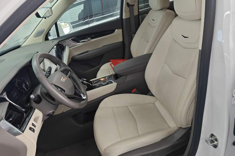 Used Cadillac XT6 2022 2.0T Six-Seater Four-Wheel Drive Luxury Version Left Front Seat