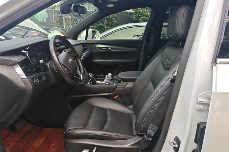 Used Cadillac XT6 2022 2.0T Six-Seater Four-Wheel-Drive Luxury Version Left Front Seat