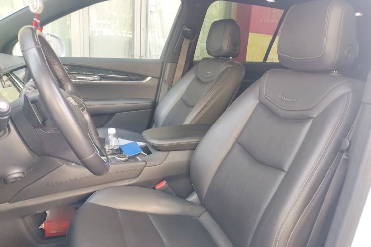 Used Cadillac XT6 2022 2.0T Six-Seater Two-Wheel-Drive Luxury Version Left Front Seat