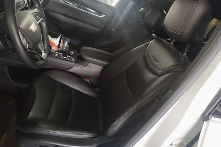 Used Cadillac XT6 2022 2.0T 7-Seater Two-Wheel Drive Luxury Version Left Front Seat