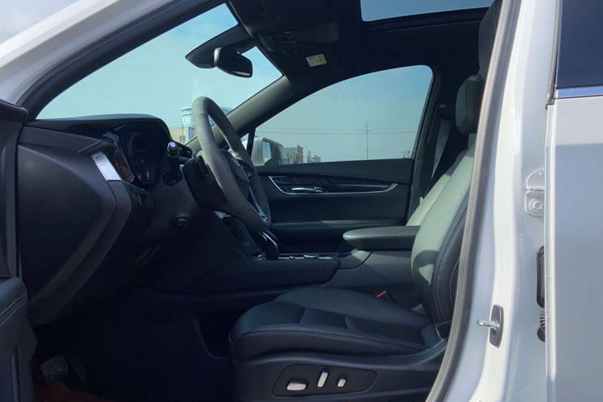 Used Cadillac XT6 2022 2.0T 7-Seater Two-Wheel Drive Luxury Version Left Front Seat