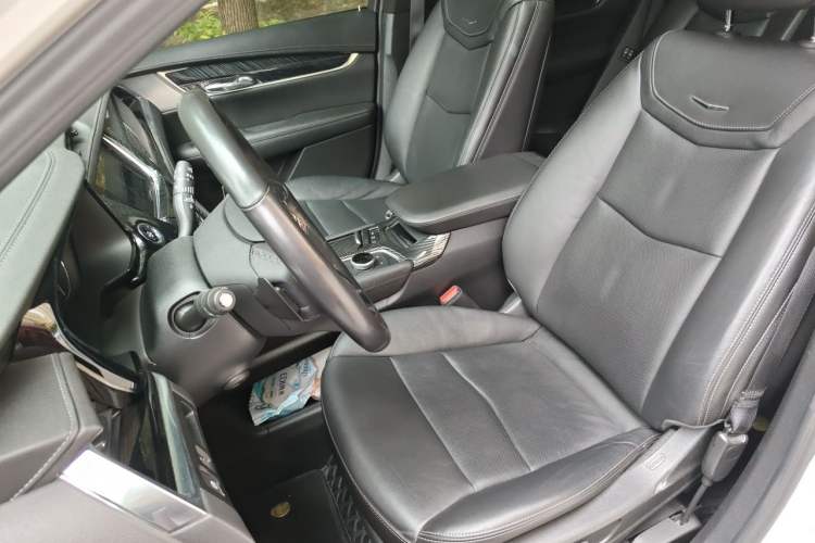 Used Cadillac XT6 2022 2.0T Six-Seater Four-Wheel Drive Luxury Version Left Front Seat