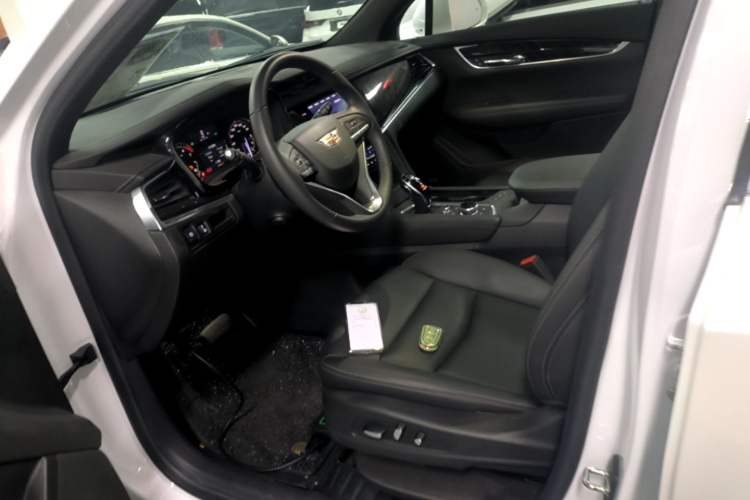 Used Cadillac XT6 2022 2.0T 7-Seater Two-Wheel Drive Luxury Version Left Front Seat