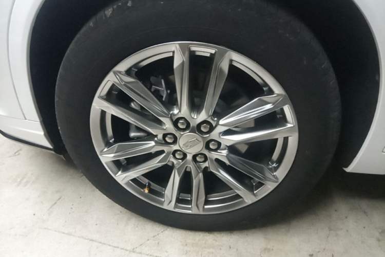 Used Cadillac XT6 2022 2.0T Six-Seater Four-Wheel Drive Luxury Version Left Front Wheel Hub